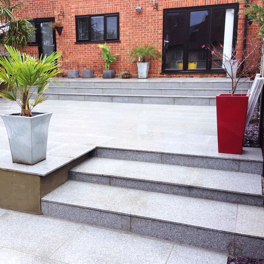 Light Grey Granite Paving - 900 x 600 x 20mm - Sawn & Flamed