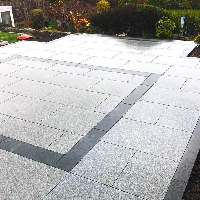 Light Grey Granite Paving - 900 x 600 x 20mm - Sawn & Flamed